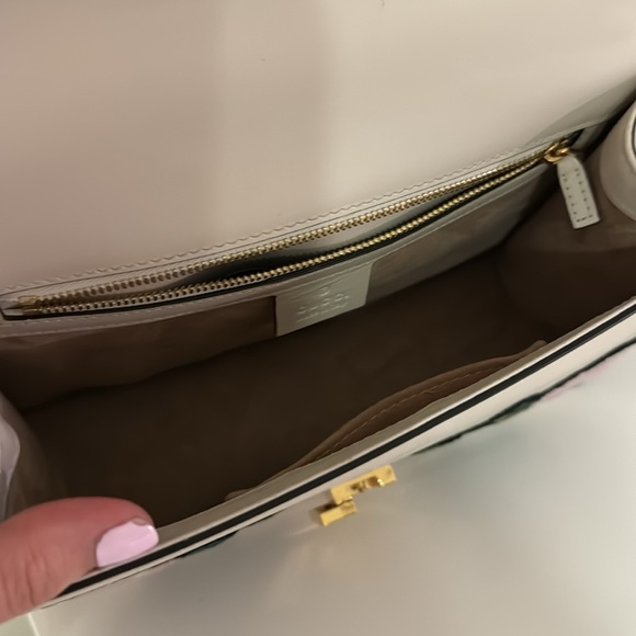 GUCCI Sylvie Embroidered Floral Shoulder Bag in White! - Picture 8 of 13